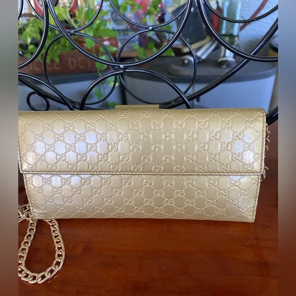 GUCCI Gorgeous Gold Leather Wallet W/Chain, Box. - Picture 3 of 16